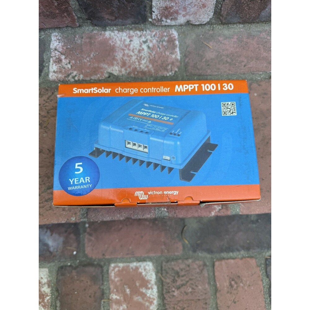 Victron Energy SmartSolar MPPT 100|30 Charge Controller New Box